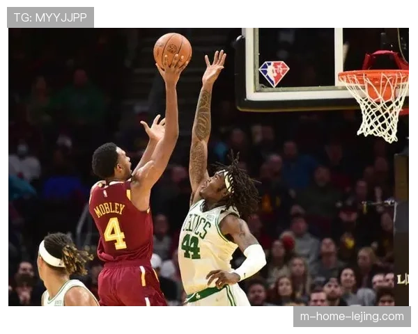 莫布利灵活性与策应俱佳 骑士双塔战术因此奏效